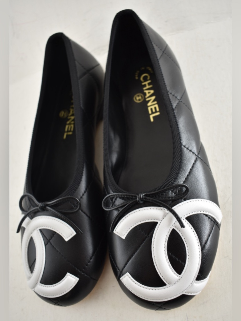 Chanel 26M Coco Beach Cambon Black White CC XL Logo Ballet Ballerina Flat 39.5 - Picture 12 of 16